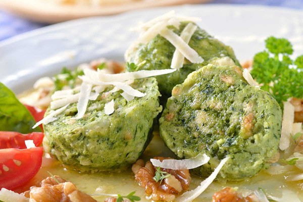 Spinatknödel mit Käse-Sahne-Soße