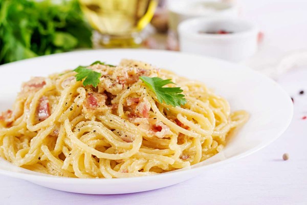 Spaghetti mit Schinken- Sahne-Soße (Putenschinken)